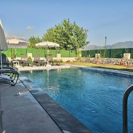 Private Pool With Jacuzzi & Garden Girdev